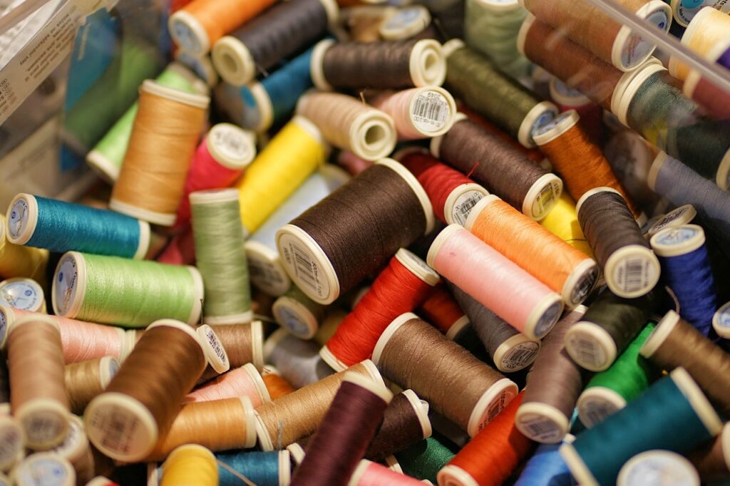 thread, yarn, coloured-3186657.jpg